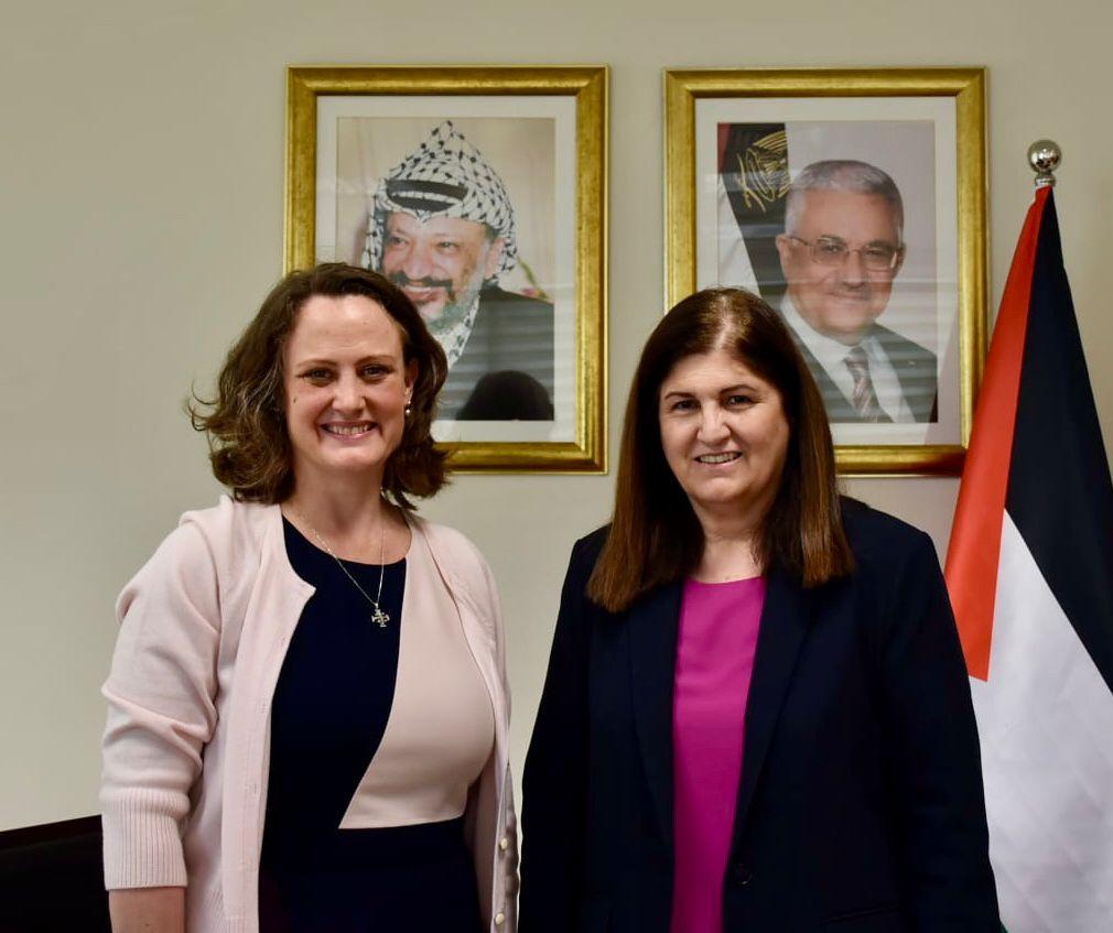 الوزيرة شاهين خلال لقائها المديرة التنفيذية لمنظمة كنائس من أجل السلام في الشرق الأوسط القس ماي إليز كانون